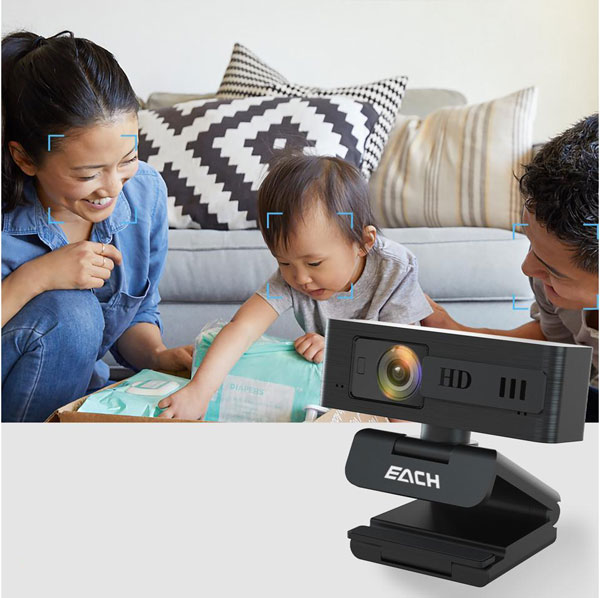Two adults and a kid are auto focused.